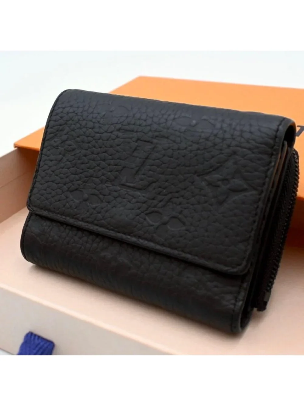 Louis Vuitton Portefeuille Pilot Trifold Wallet Black Taurillon